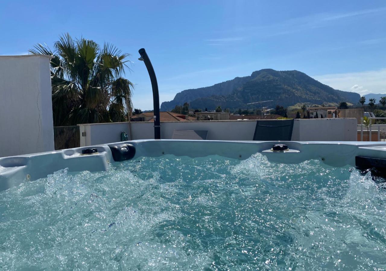 Flat With Jacuzzi - Casa Pia Apartment Mondello Exterior foto