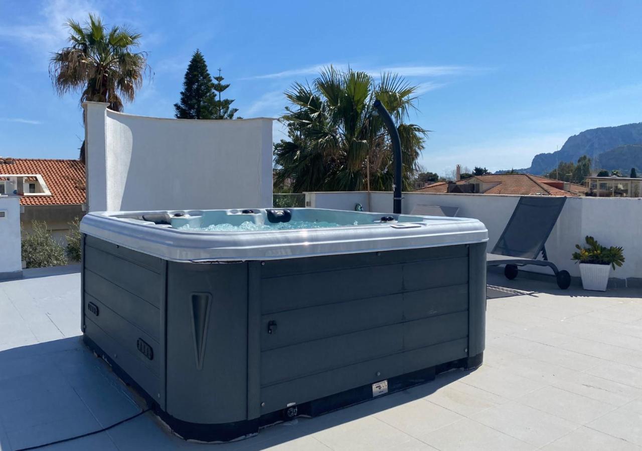 Flat With Jacuzzi - Casa Pia Apartment Mondello Exterior foto